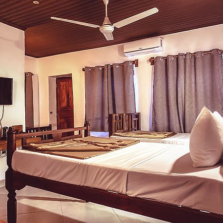 Smiles Stone Town Hotel Zanzibar ภายนอก รูปภาพ