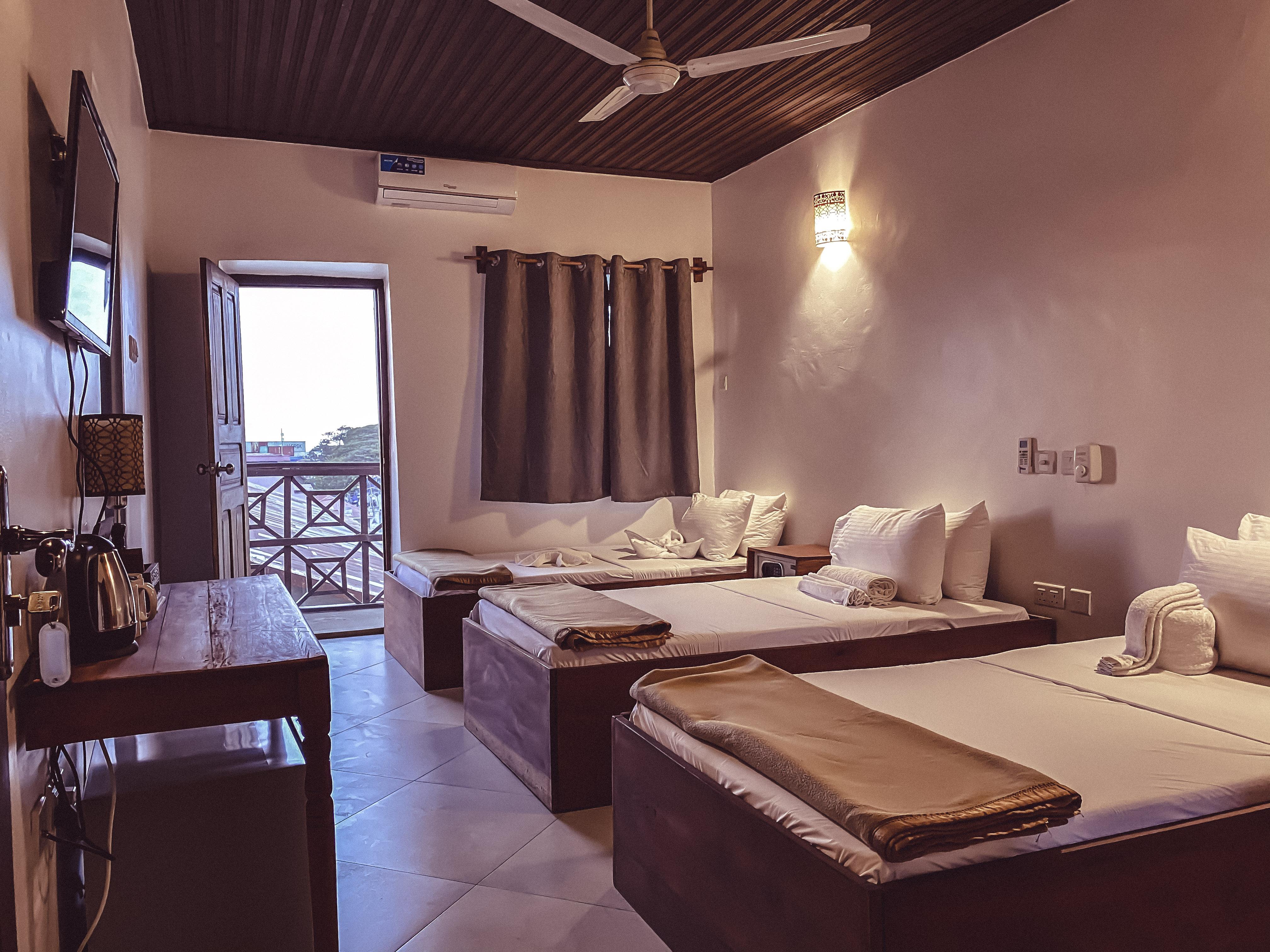 Smiles Stone Town Hotel Zanzibar ภายนอก รูปภาพ