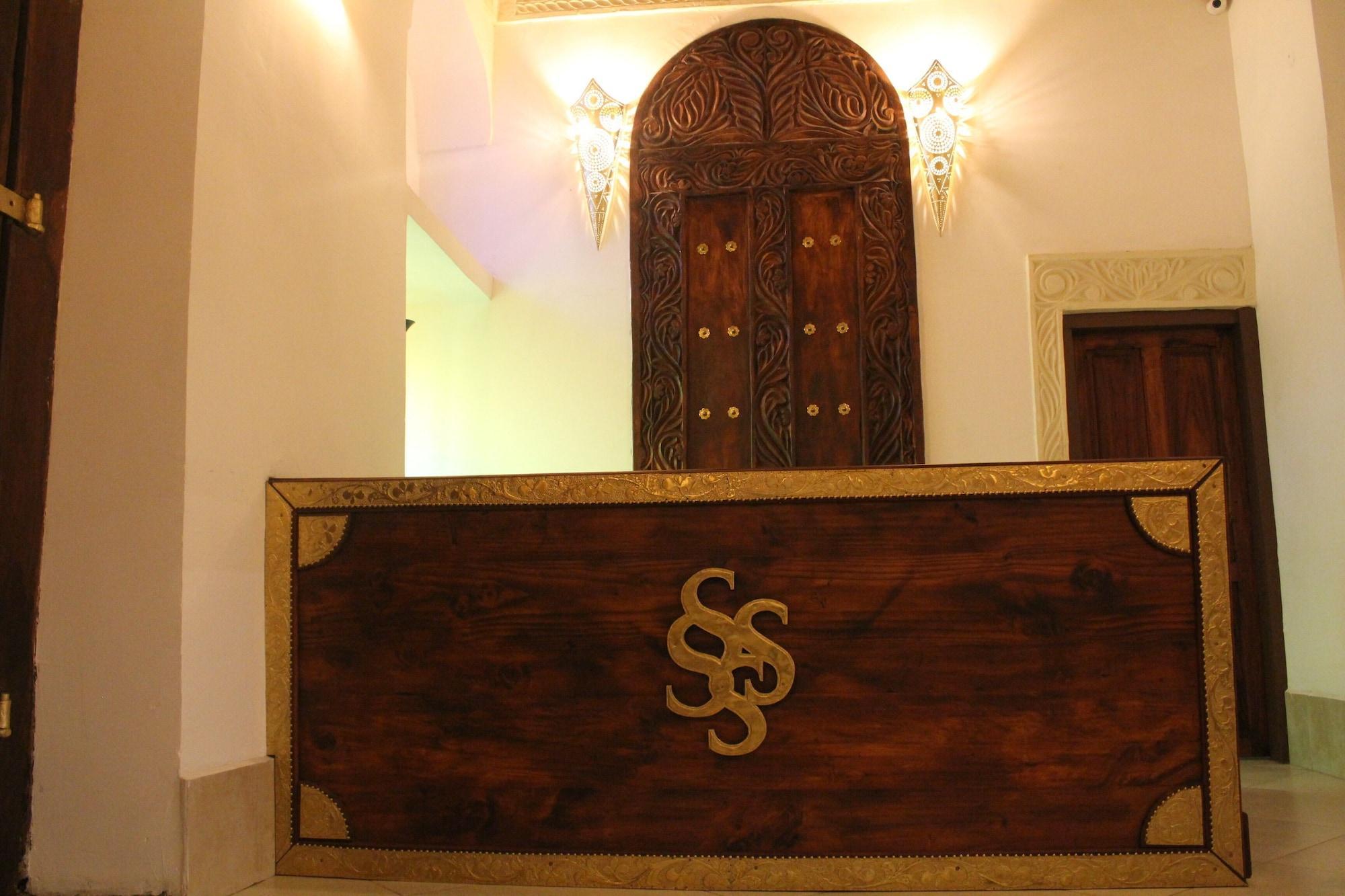 Smiles Stone Town Hotel Zanzibar ภายนอก รูปภาพ